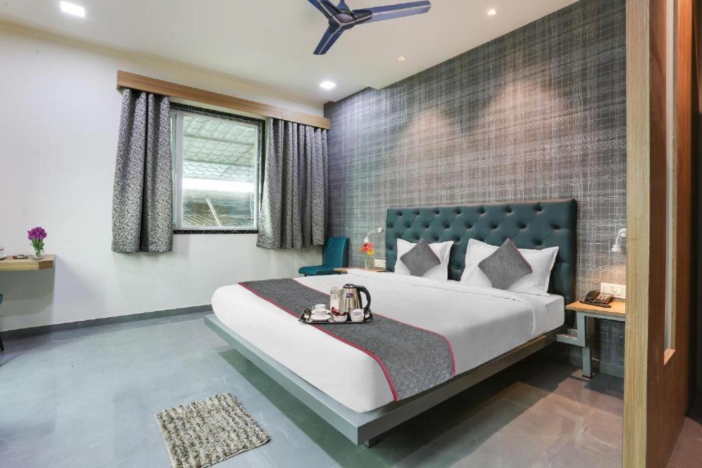 Glitz Hotels Arc Palace - Mankoli, Bhiwandi Exterior photo