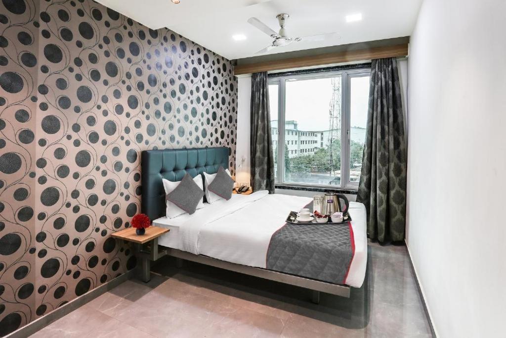 Glitz Hotels Arc Palace - Mankoli, Bhiwandi Exterior photo